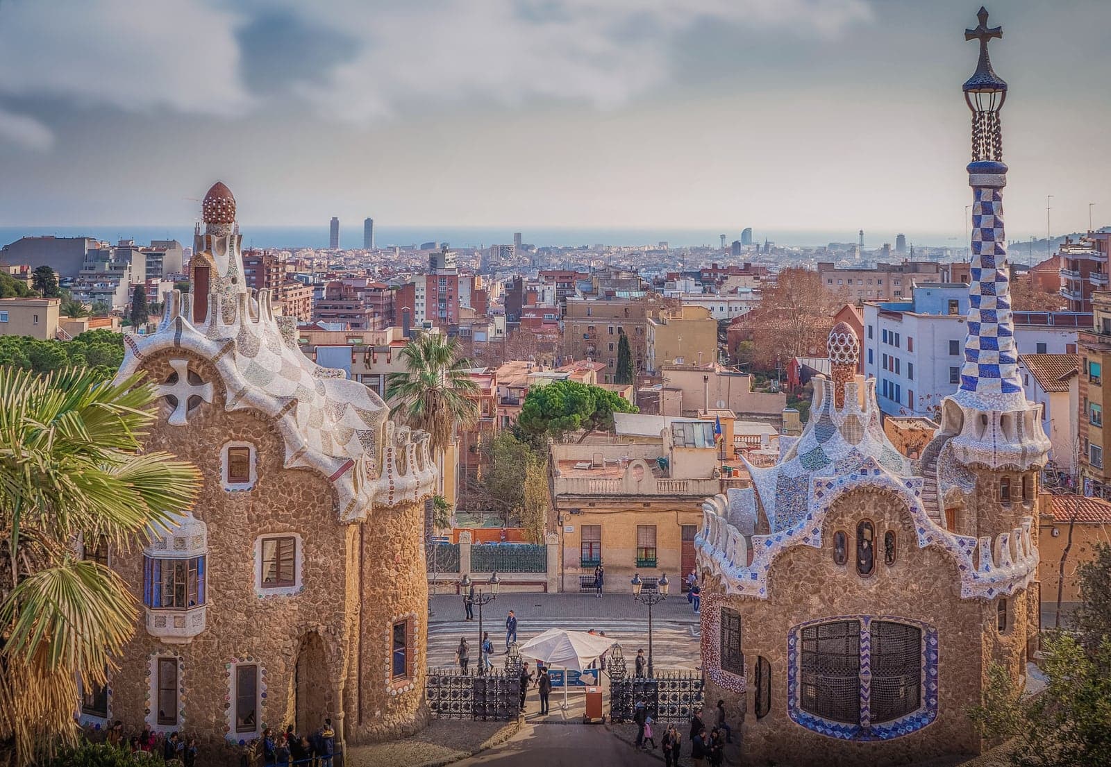 “Viva Barcelona (253684069).jpeg” by Denis Lintner, via Wikimedia Commons, licensed under CC BY 3.0.